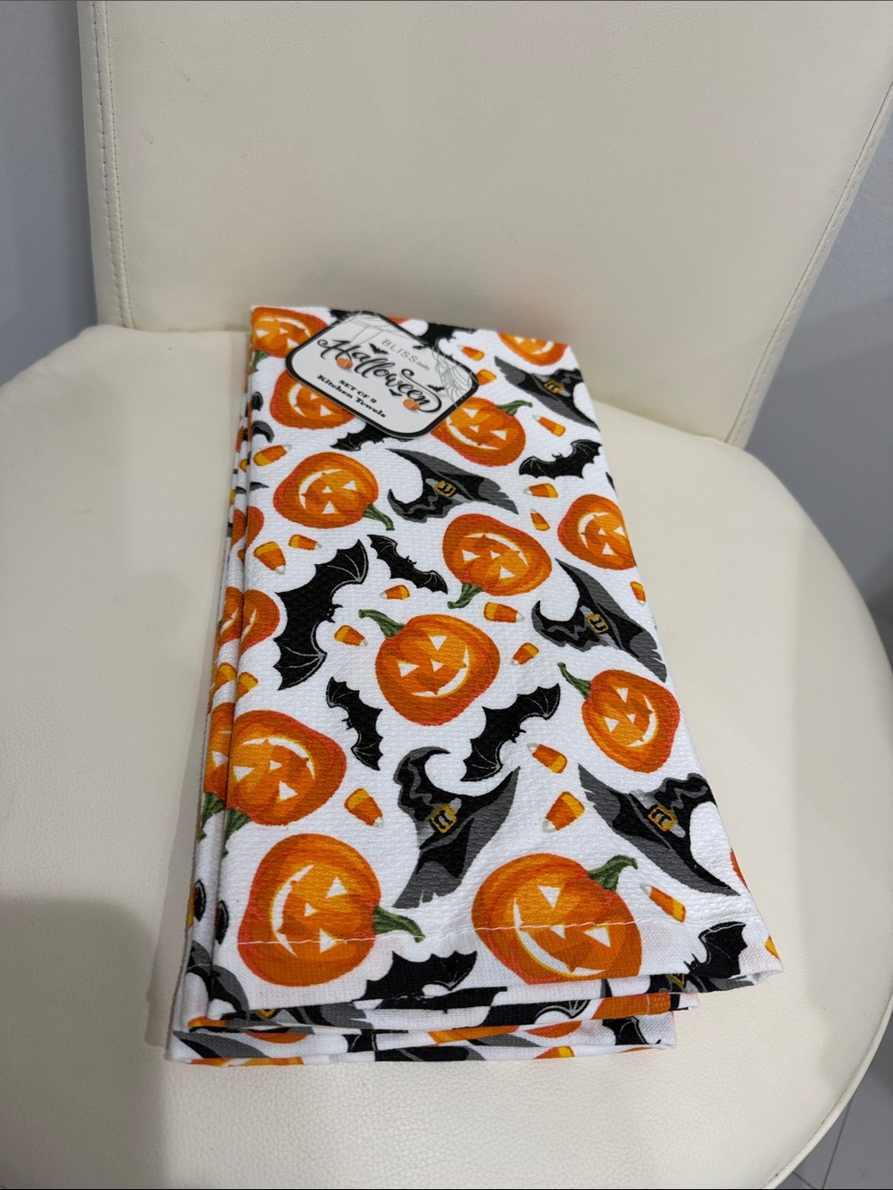Halloween White/Orange/Black Pumpkins/Bats/Hats Set of 2 Kitchen Towels